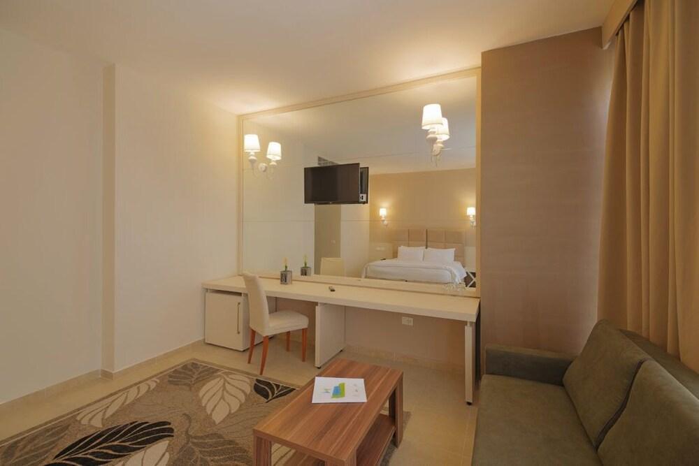Sun Hotel Durrës Kültér fotó