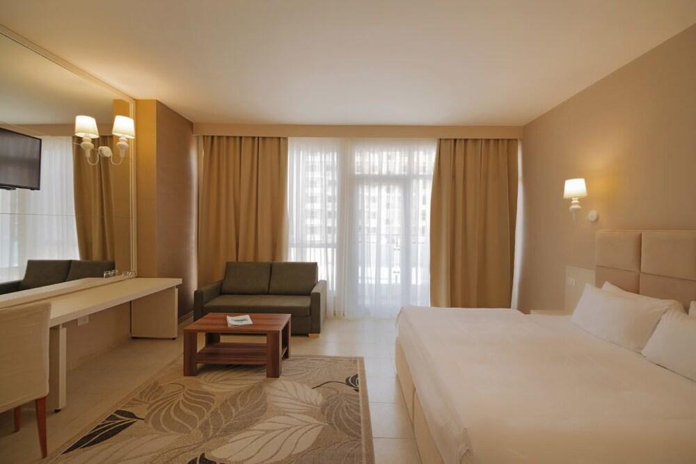 Sun Hotel Durrës Kültér fotó