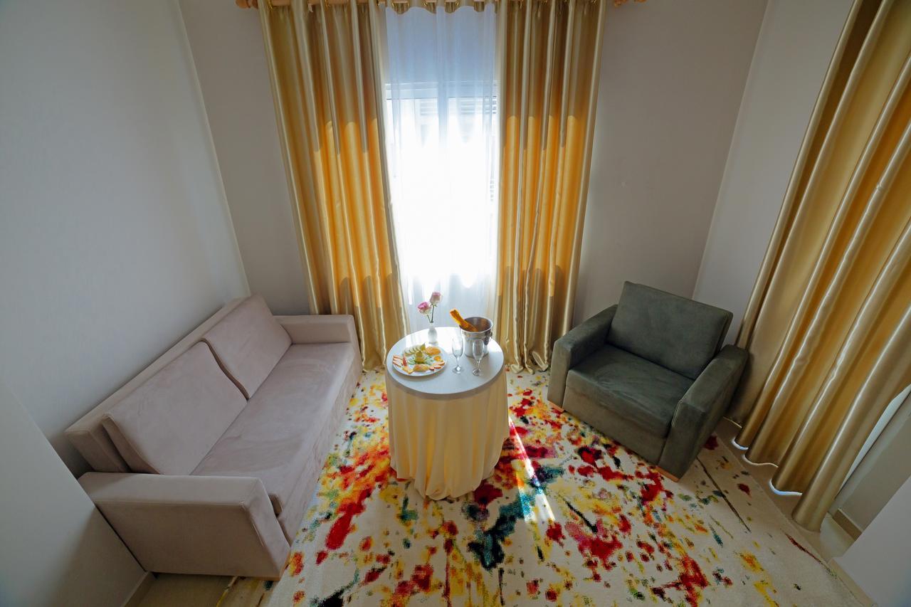 Sun Hotel Durrës Kültér fotó