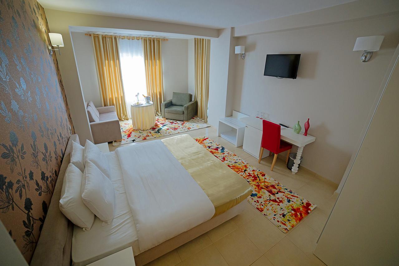 Sun Hotel Durrës Kültér fotó