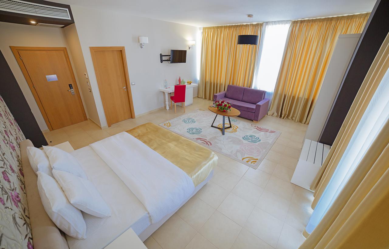 Sun Hotel Durrës Kültér fotó