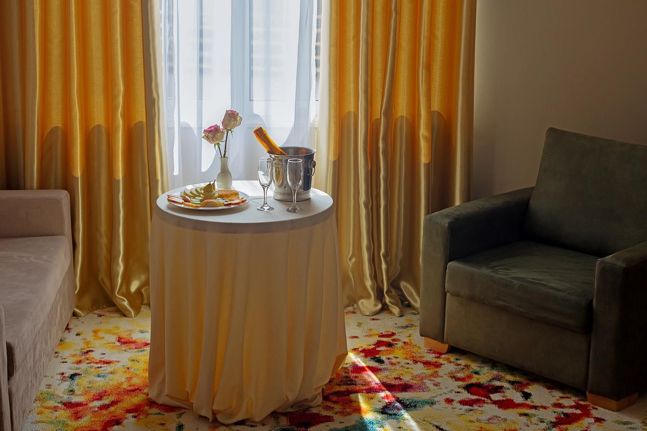 Sun Hotel Durrës Kültér fotó