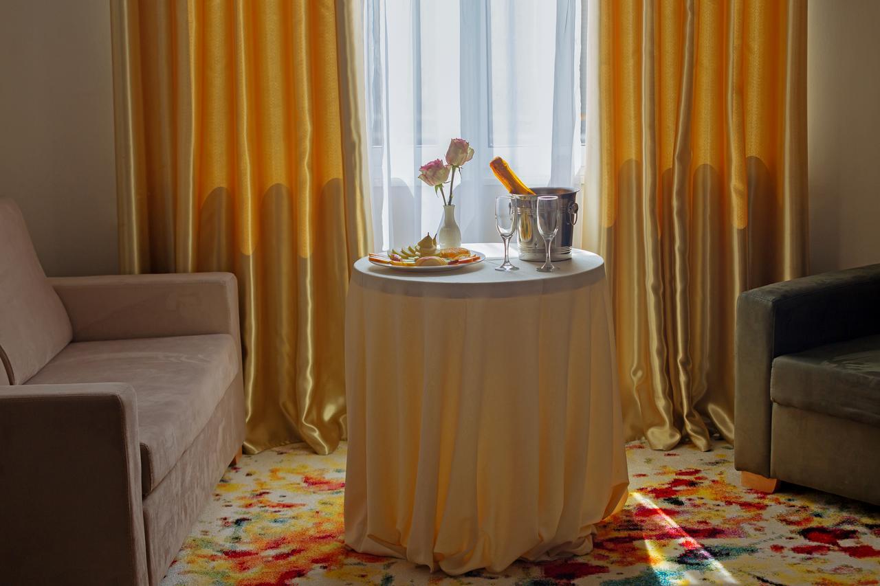 Sun Hotel Durrës Kültér fotó