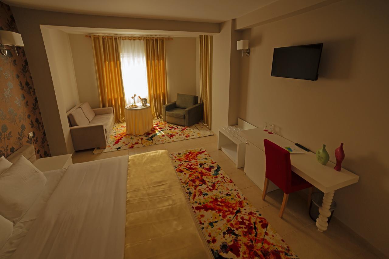 Sun Hotel Durrës Kültér fotó